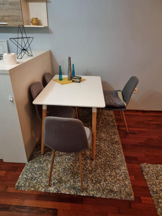 5 Star Apartment Podgorica Buitenkant foto
