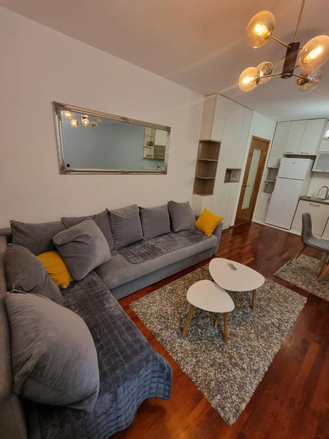 5 Star Apartment Podgorica Buitenkant foto