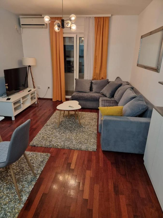 5 Star Apartment Podgorica Buitenkant foto