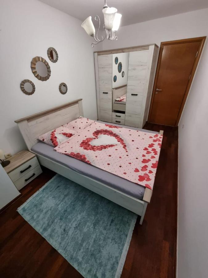 5 Star Apartment Podgorica Buitenkant foto