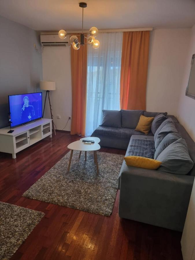 5 Star Apartment Podgorica Buitenkant foto