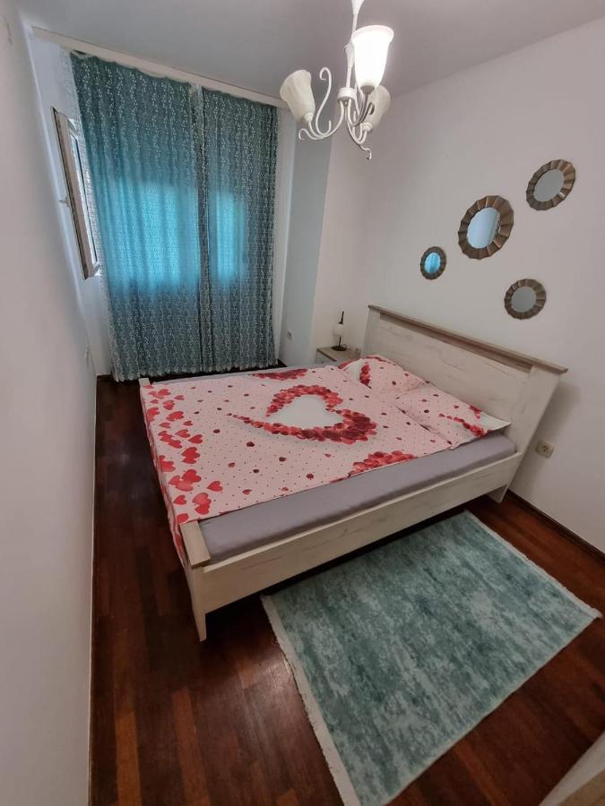 5 Star Apartment Podgorica Buitenkant foto